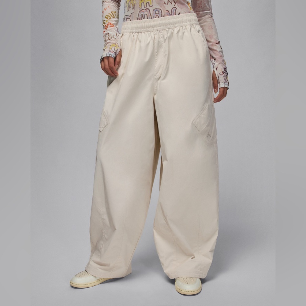 Nike Jordan Flight Chicago Women’s Parachute Pants Light Orewood Brown Size M